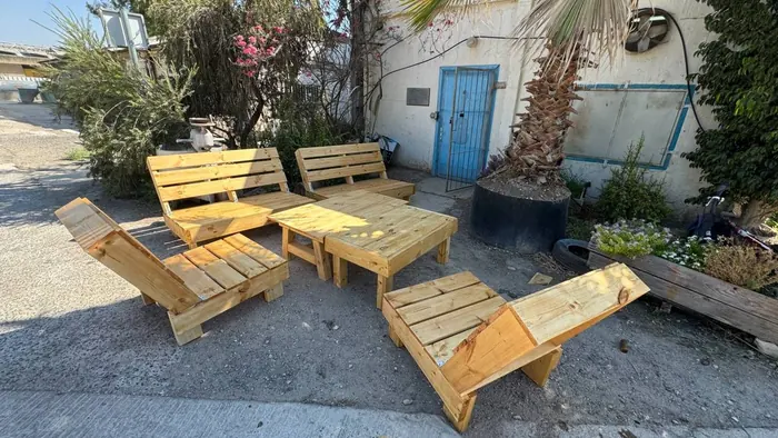 כיסאות נוח מעץ